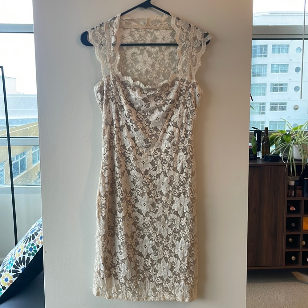Cream lace body on cocktail dress with sweetheart neckline